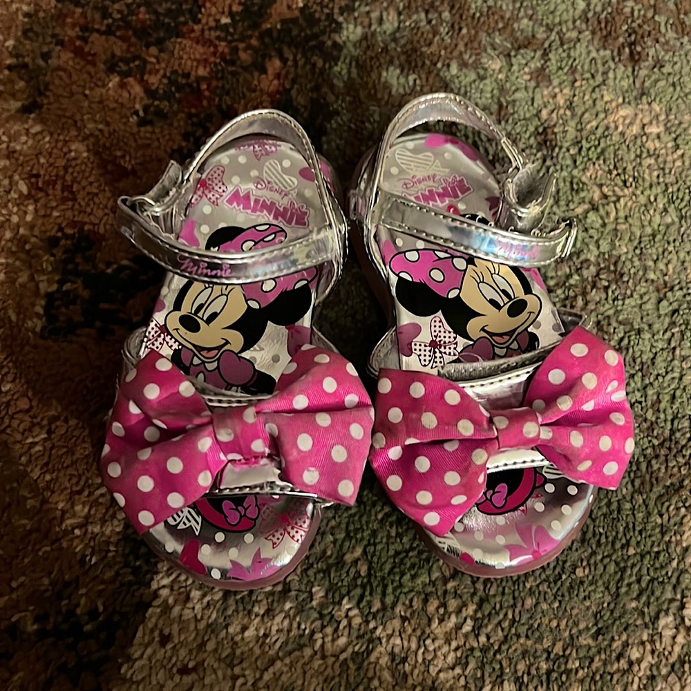 Light up Minnie Mouse sandals-size 6